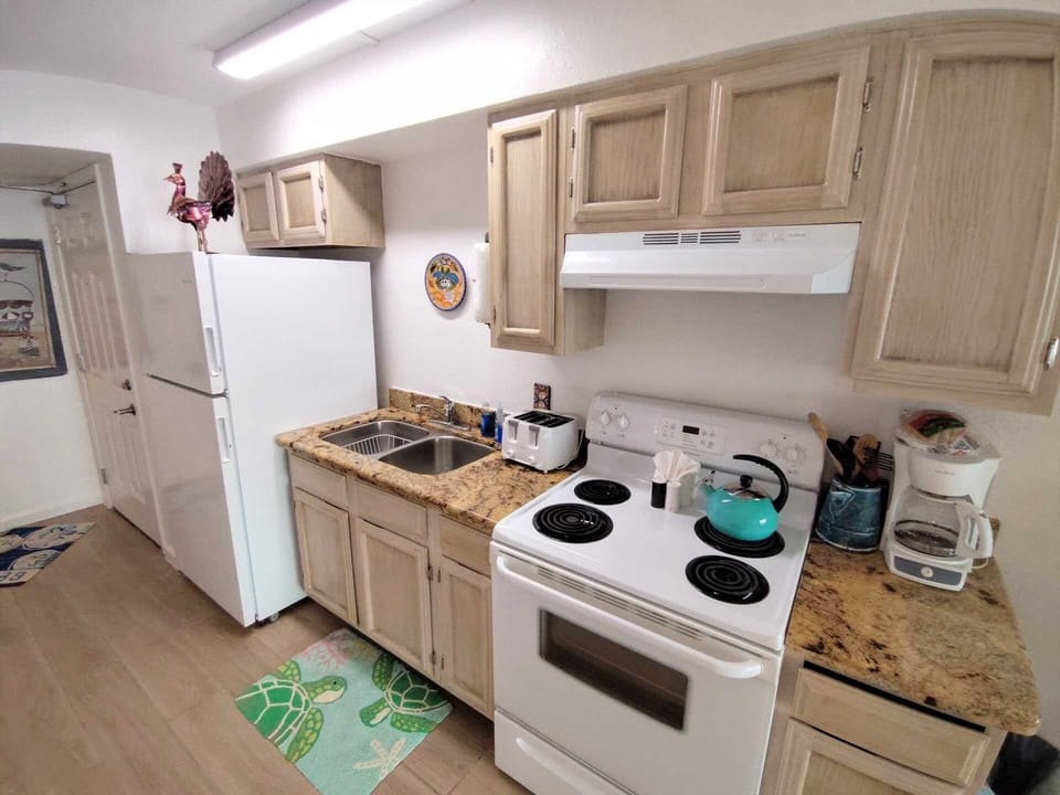 Condo, 1 Bedroom | Private kitchen | Coffee/tea maker, fridge, oven, toaster