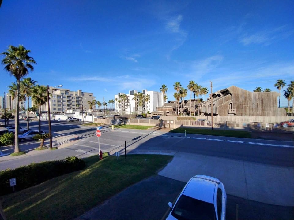 Condo, 2 Bedrooms | Property grounds