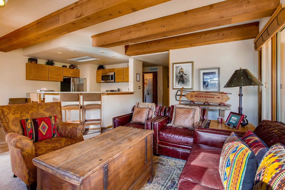 Condo, 2 Bedrooms | Living room