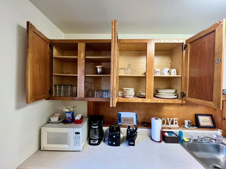 Family Cabin, Private Bathroom (Barnwood (one BR)) | Private kitchen