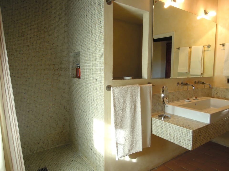 Studio Suite, 1 Bedroom | Bathroom sink