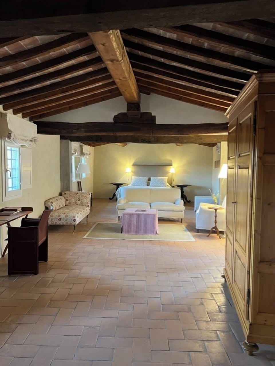 Premium Studio Suite | Egyptian cotton sheets, premium bedding, down comforters
