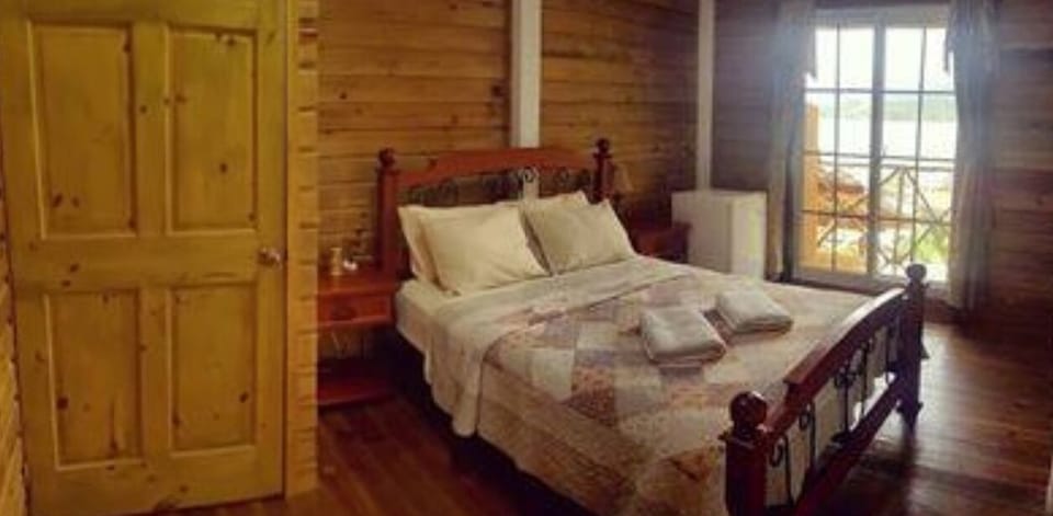 Deluxe Double Room, 1 Queen Bed, Non Smoking | Blackout drapes, WiFi (free), bed sheets