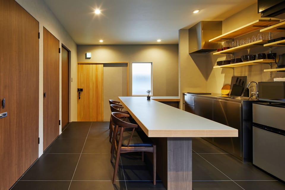 Room with Private Cypress bath | In-room dining