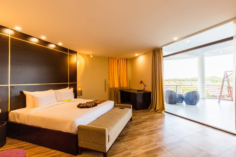 Apartment | Minibar, in-room safe, desk, soundproofing