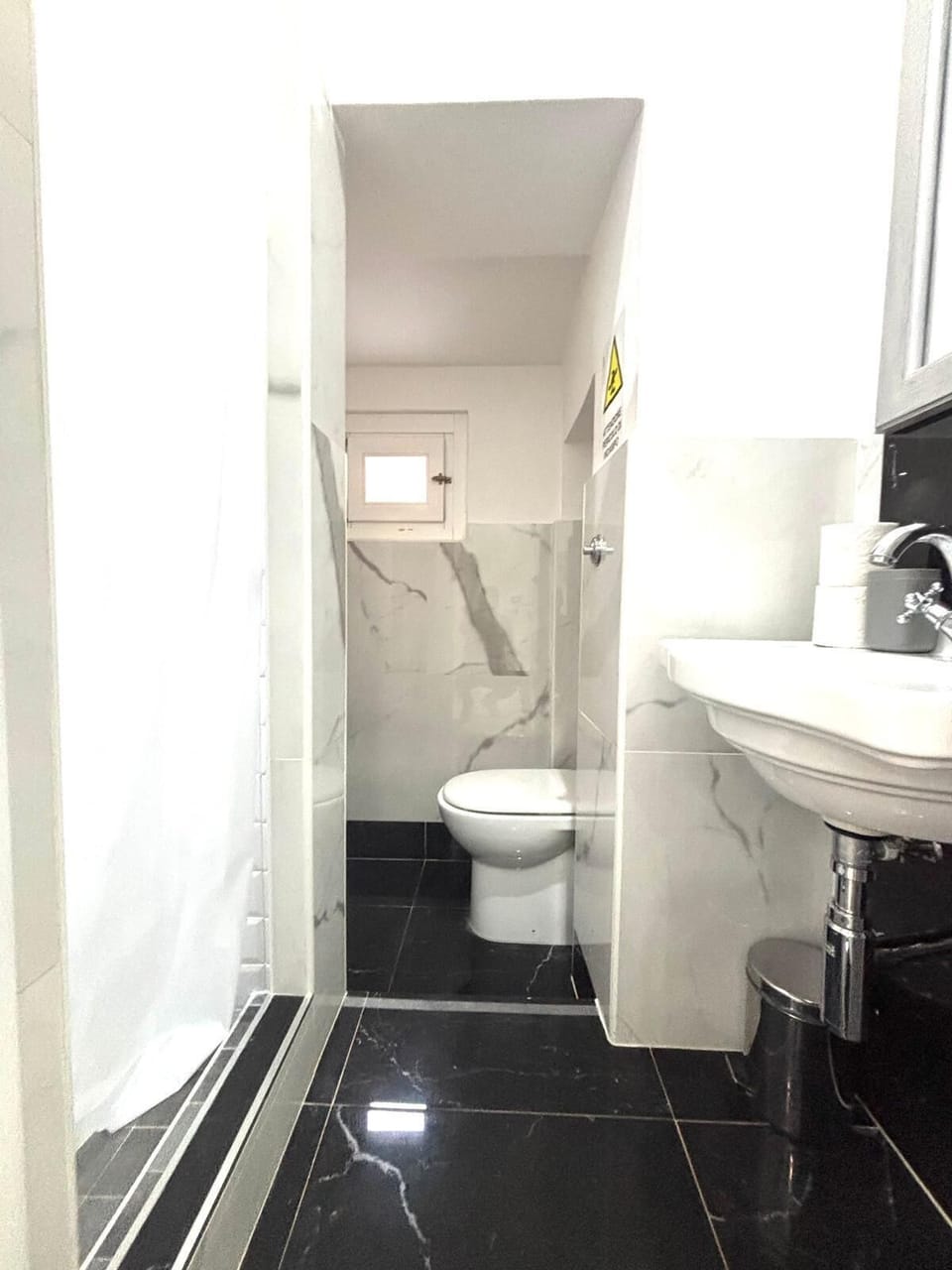 Economy Double Room | In-room safe, soundproofing, WiFi (free), bed sheets