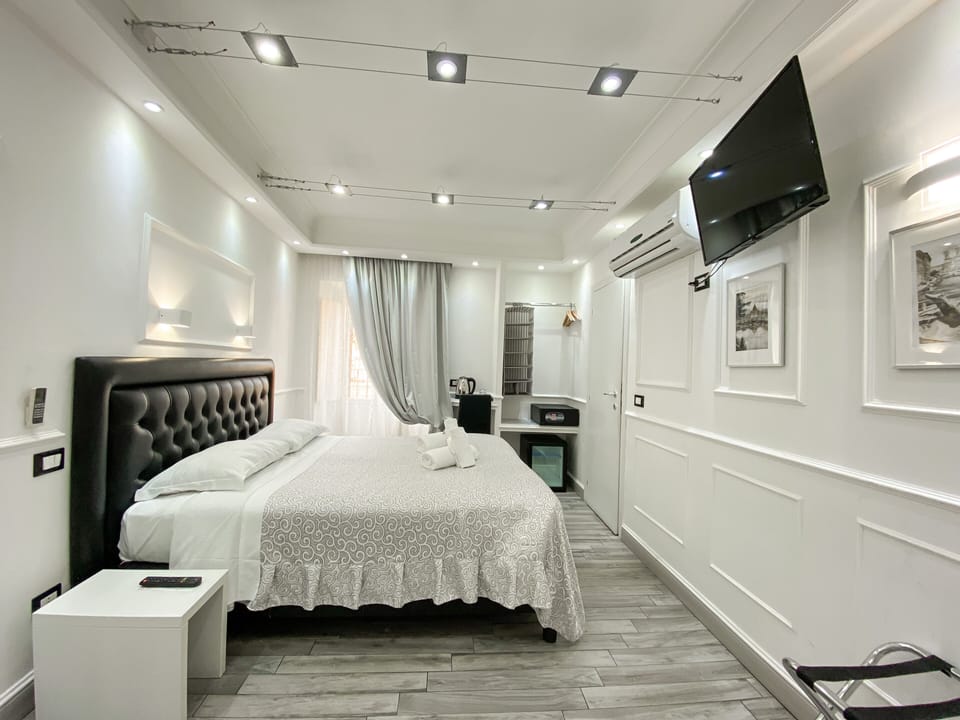 Double Room, City View | In-room safe, soundproofing, WiFi (free), bed sheets
