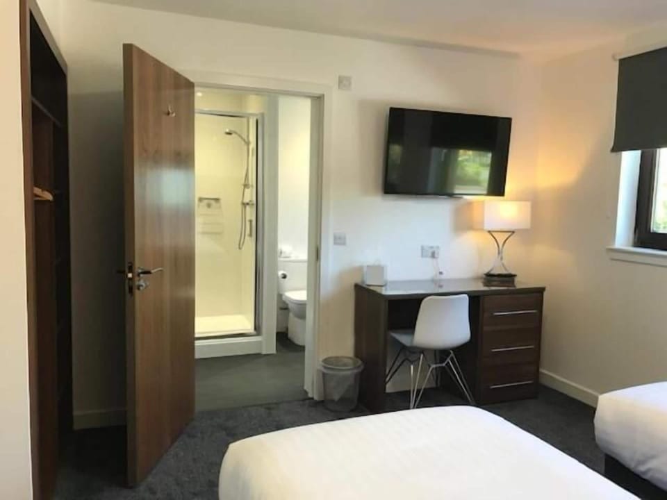 Desk, iron/ironing board, free WiFi, bed sheets