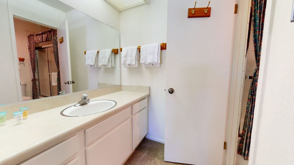 Summit #273 2 Bedroom Condo by RedAwning Apartment in Mammoth Lakes