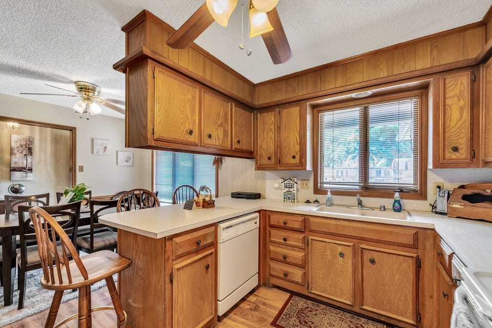 House, 3 Bedrooms | Private kitchen | Full-size fridge, microwave, oven, dishwasher