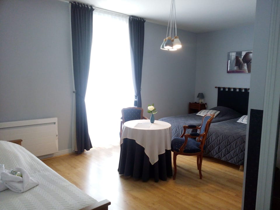 Triple Room, Non Smoking | Blackout drapes, soundproofing, free WiFi, bed sheets