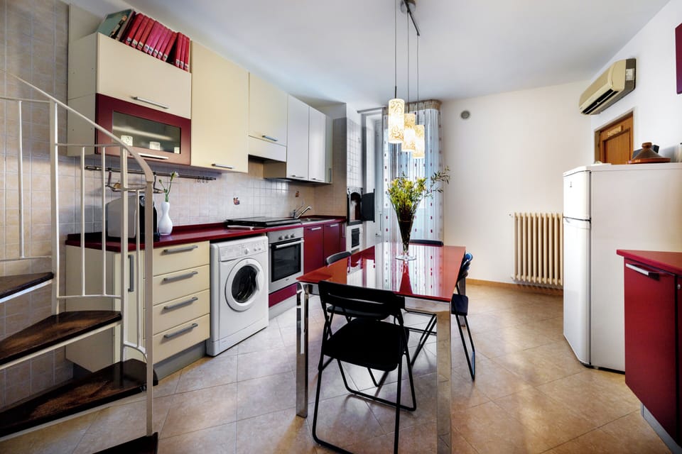 Camera Familiare - VICO AFF. (Vico Forno Vecchio 7, 2°P) | Private kitchen | Microwave, espresso maker, coffee/tea maker, electric kettle