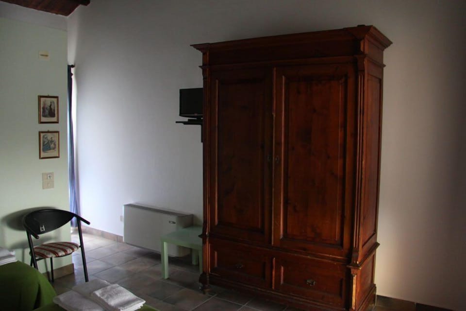 Triple Room, Non Smoking | Cribs/infant beds, free WiFi, bed sheets