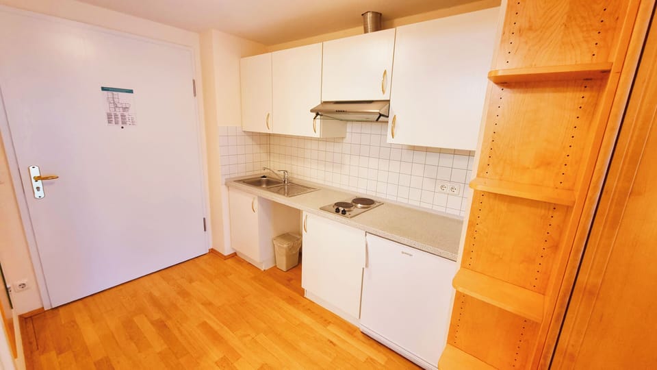 Großes Einzelzimmer | Private kitchen | Mini-fridge