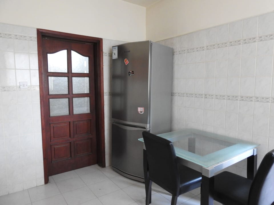 Apartment, 3 Bedrooms (No 2) | Private kitchen | Full-size fridge, microwave, oven, stovetop