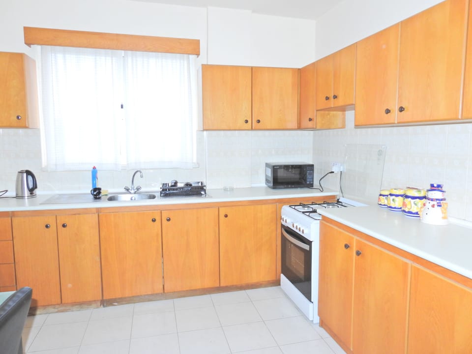 Apartment, 3 Bedrooms (No 2) | In-room dining