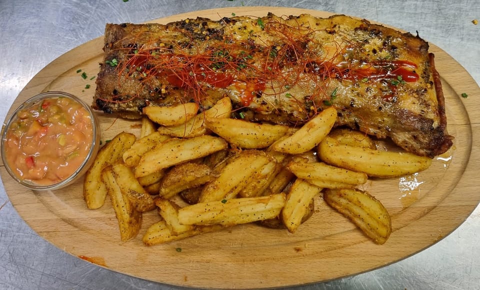 Lunch and dinner served
