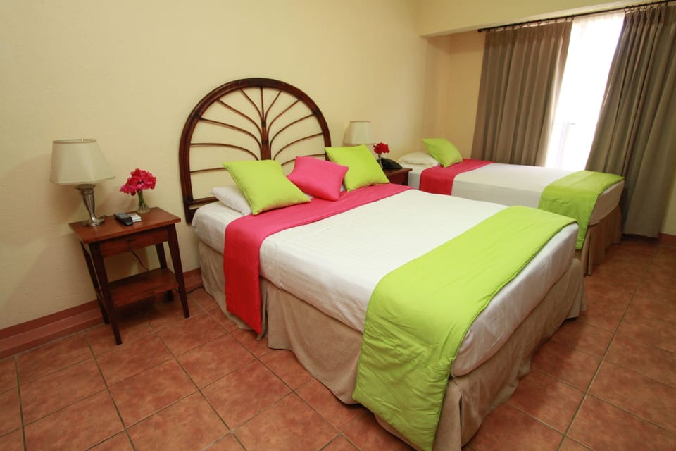 In-room safe, WiFi (free), bed sheets