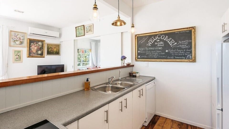 Cottage, 2 Bedrooms, 2 Bathrooms, Ocean View | Private kitchen | Full-size fridge, microwave, oven, stovetop