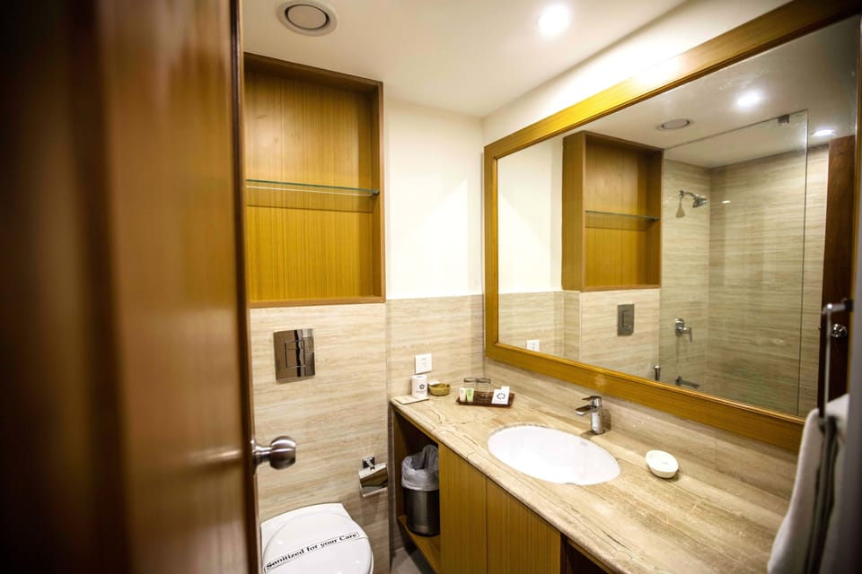 Superior Room | Egyptian cotton sheets, premium bedding, pillowtop beds, minibar