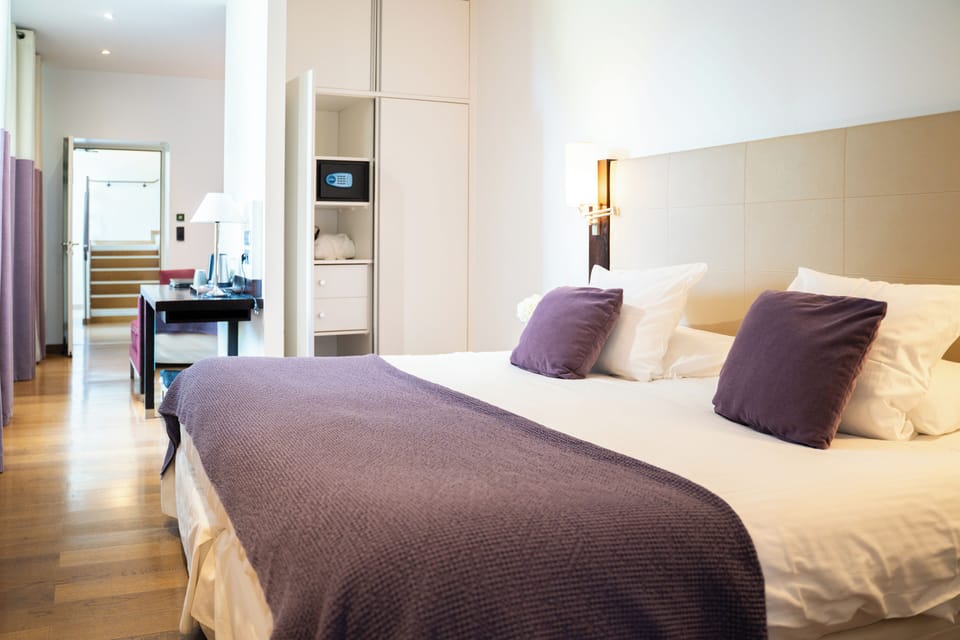 Deluxe Double Room | 1 bedroom, premium bedding, minibar, in-room safe