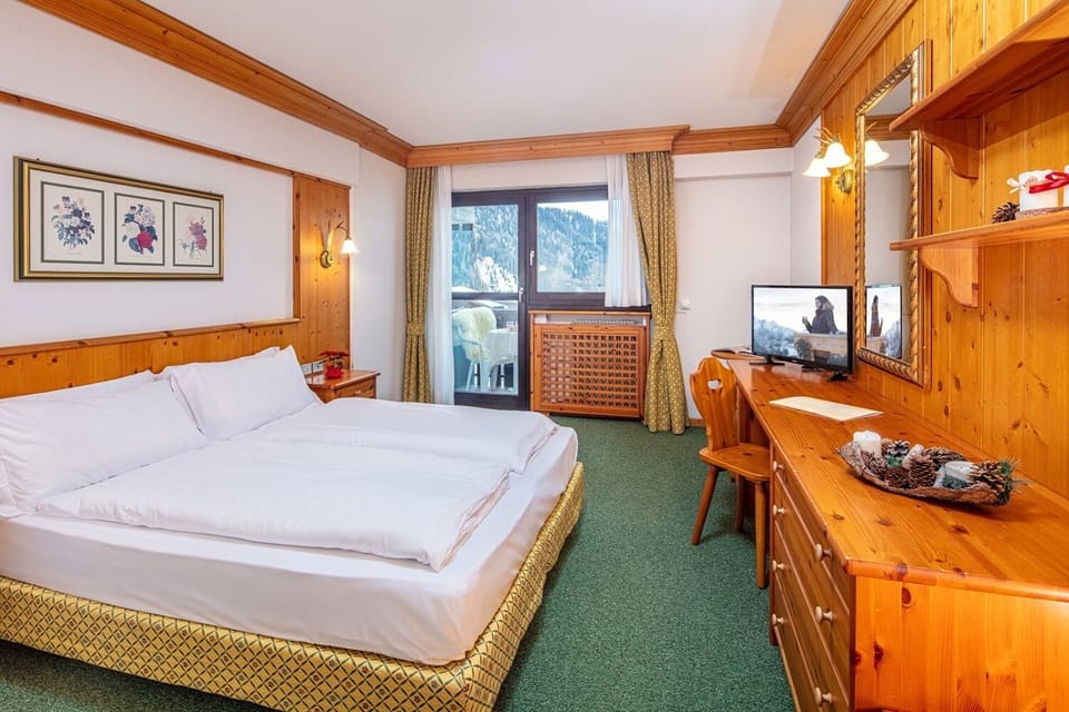 Down comforters, in-room safe, desk, laptop workspace