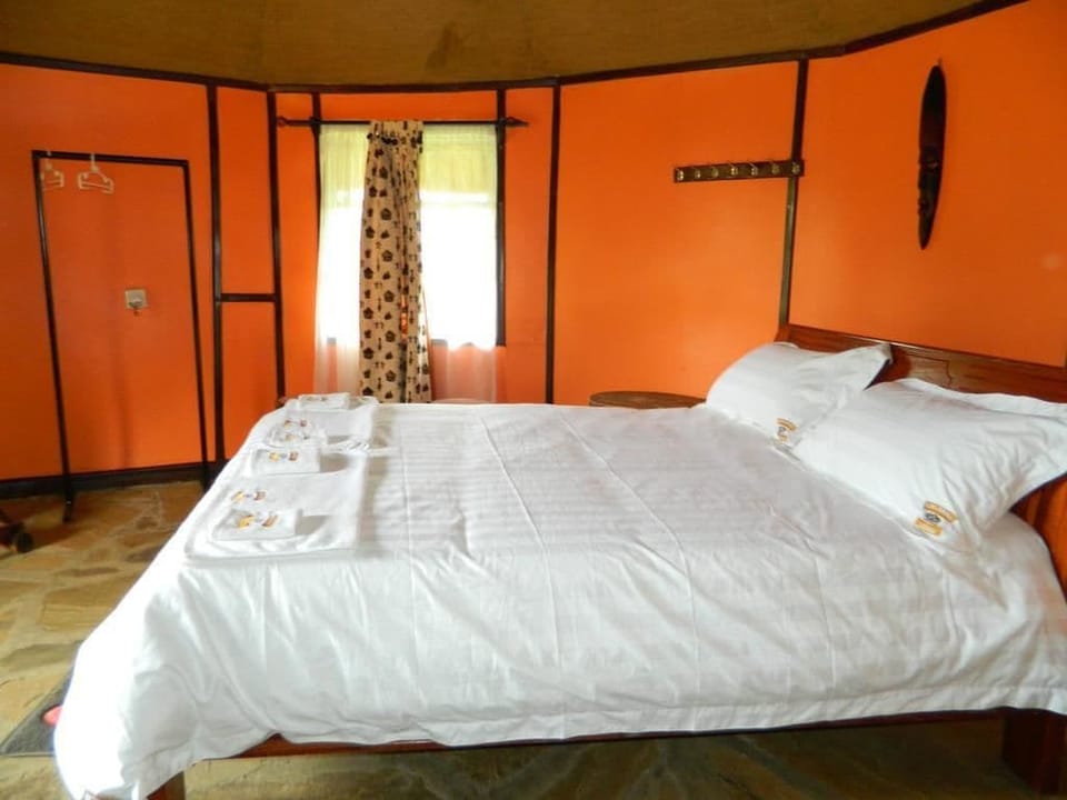Executive Cottage | Desk, free WiFi, bed sheets