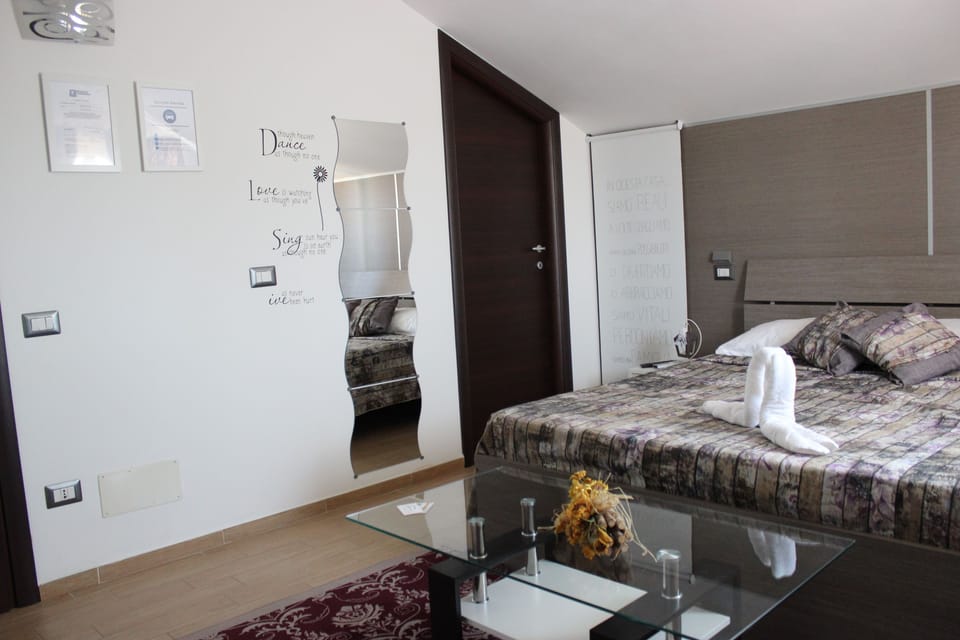 Double Room | Blackout drapes, cribs/infant beds, rollaway beds, free WiFi