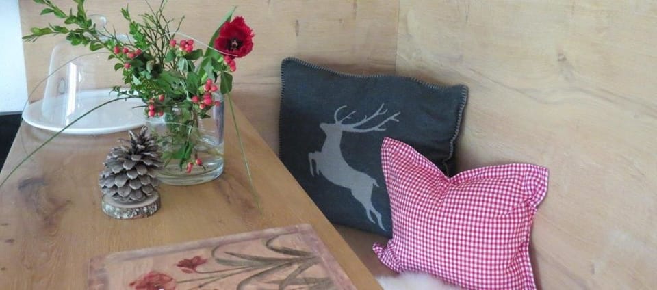 Double Room, Non Smoking | In-room dining