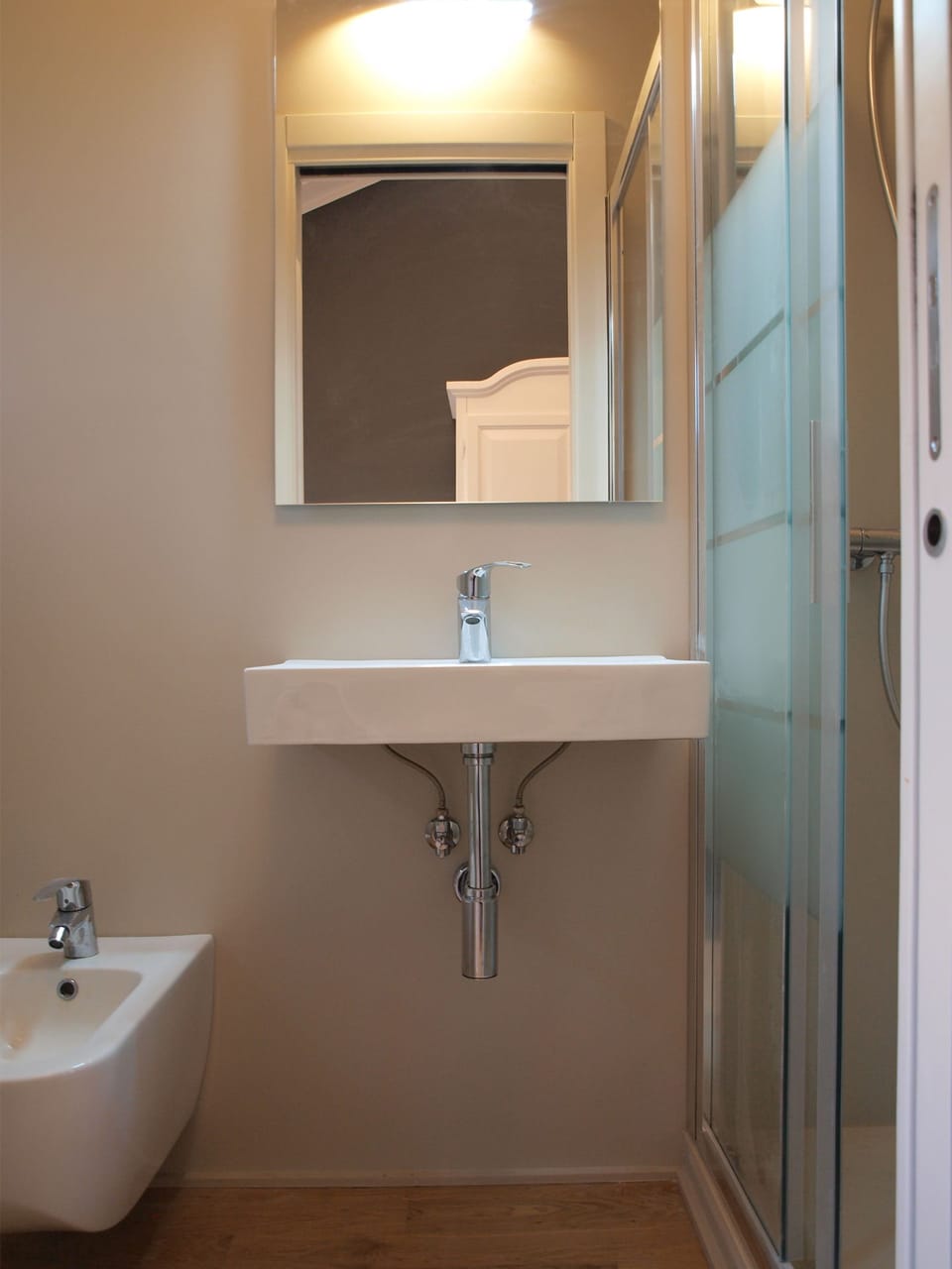 Deluxe Double Room | Bathroom | Shower, rainfall showerhead, designer toiletries, hair dryer
