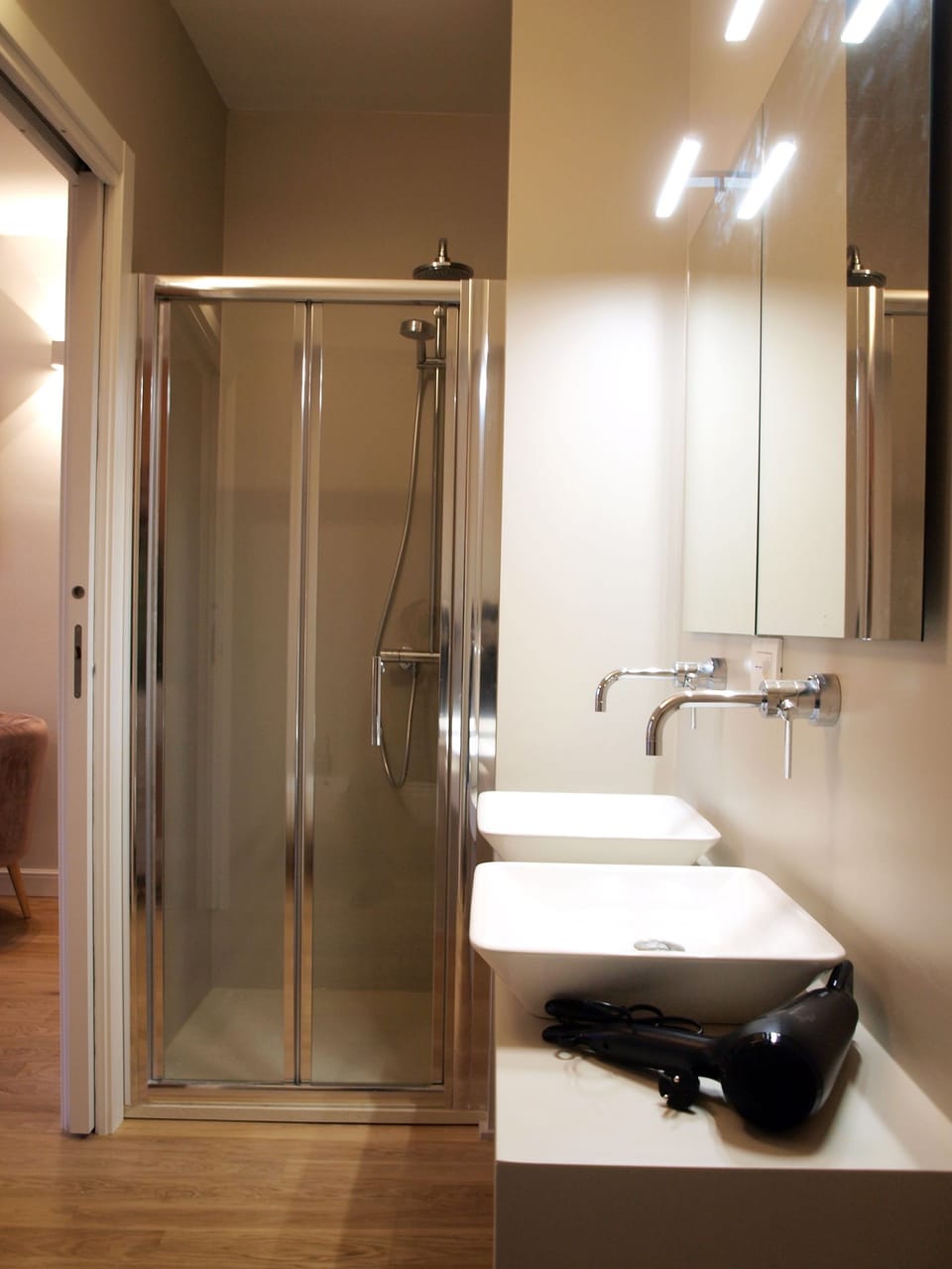 Exclusive Double Room, City View | Bathroom | Shower, rainfall showerhead, designer toiletries, hair dryer
