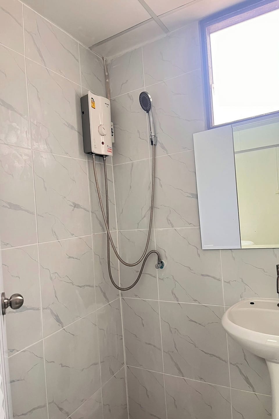 Standard Double Room | Bathroom | Shower, rainfall showerhead, free toiletries, towels