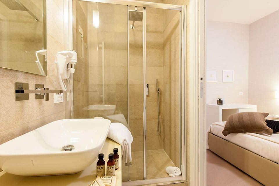 Shower, free toiletries, hair dryer, bidet