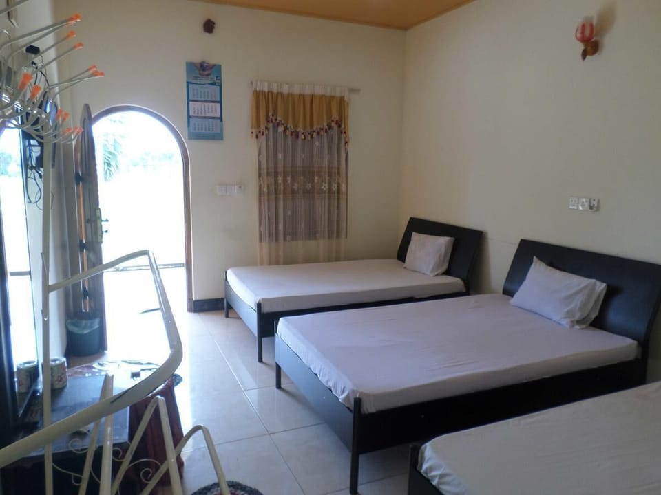 Triple Room, Non Smoking | Free WiFi, bed sheets