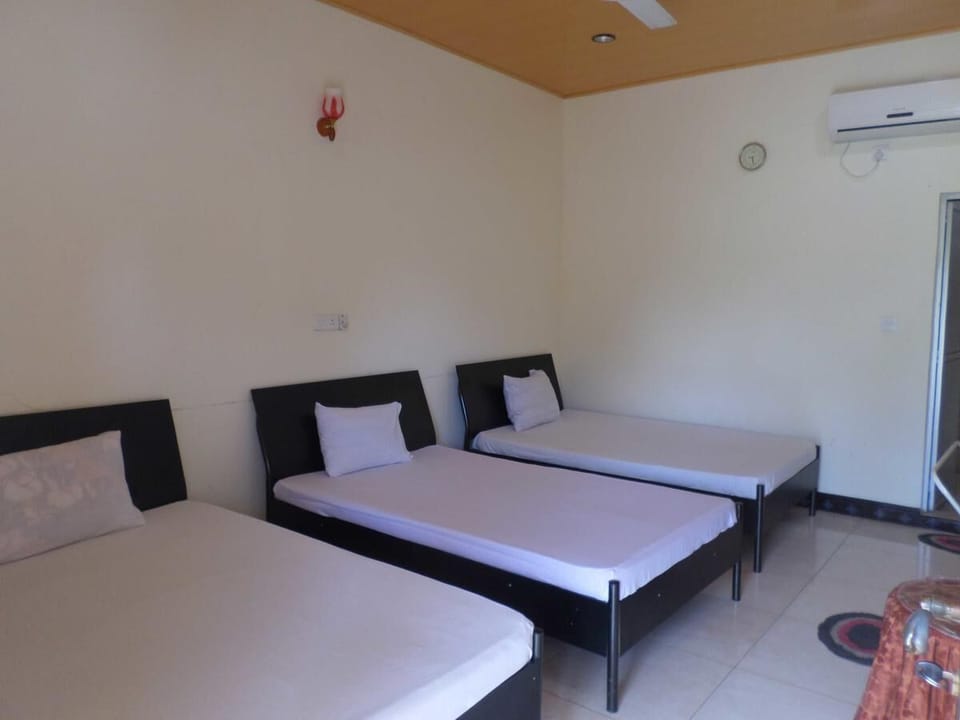 Triple Room, Non Smoking | Free WiFi, bed sheets
