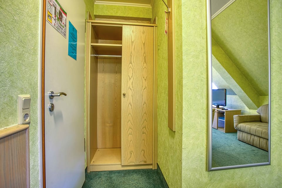 Comfort Single Room, Accessible | Room amenity