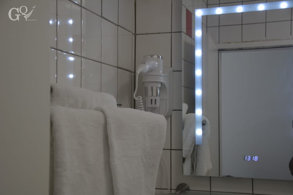 Superior Triple Room, 1 Bedroom, Vineyard View | Bathroom | Shower, free toiletries, hair dryer, slippers