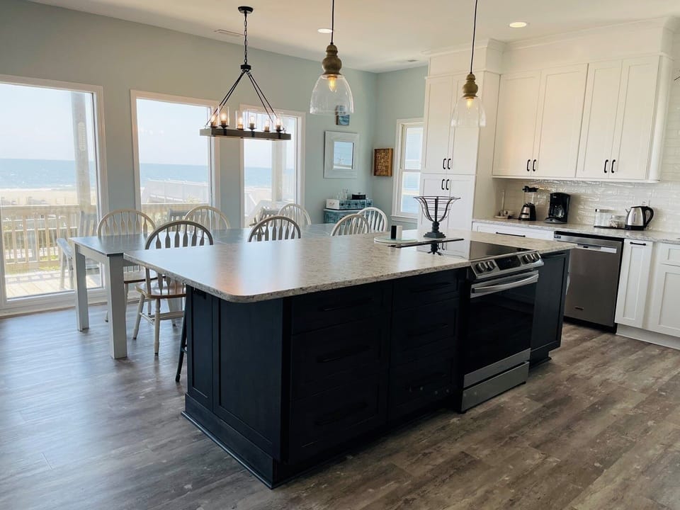 House, 5 Bedrooms | Private kitchen | Fridge, microwave, oven, dishwasher
