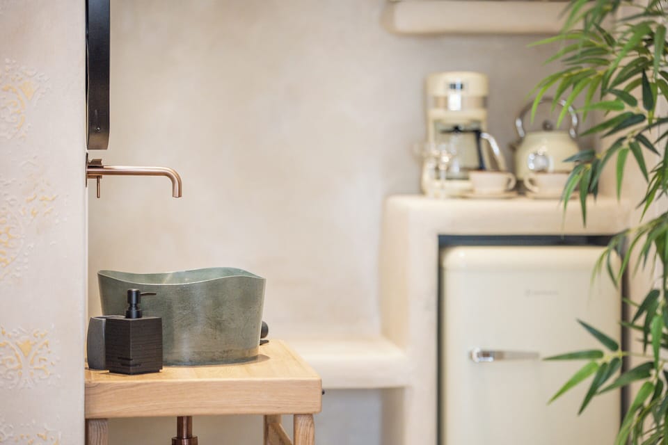 Superior suite with king size bed | In-room safe, laptop workspace, iron/ironing board, free WiFi