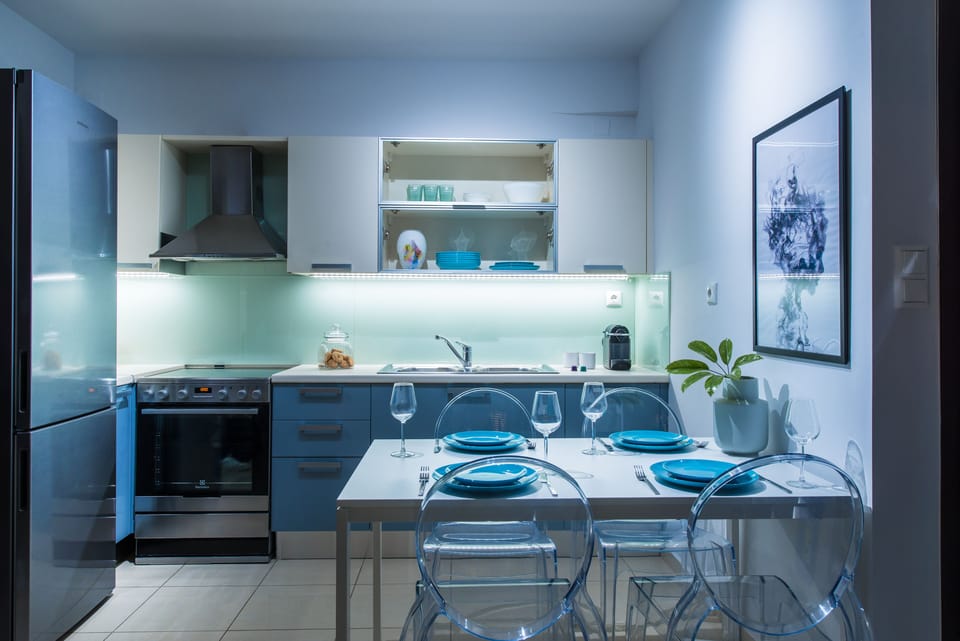 Full-size fridge, oven, stovetop, espresso maker