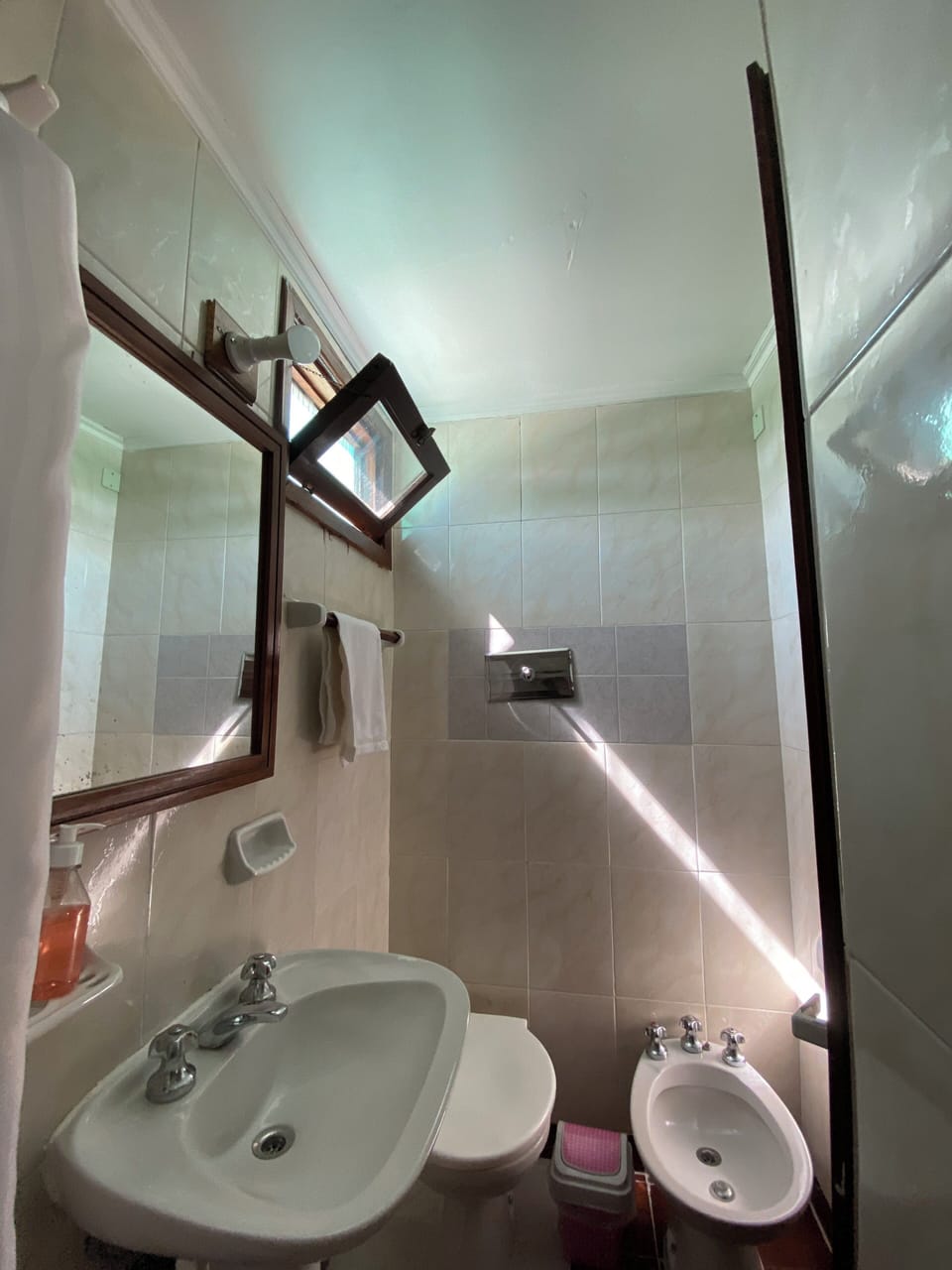 Basic Double Room | Bathroom | Shower, rainfall showerhead, hair dryer, bidet