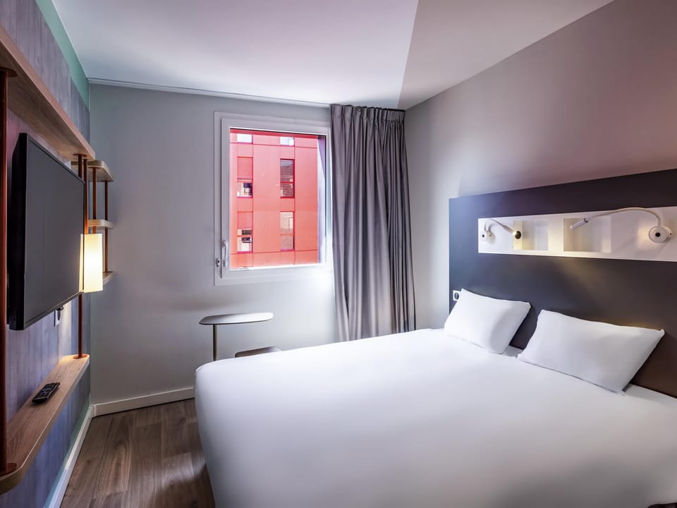 Soundproofing, free cribs/infant beds, free WiFi, bed sheets