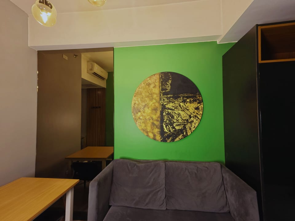 Superior Queen | Living area | Flat-screen TV