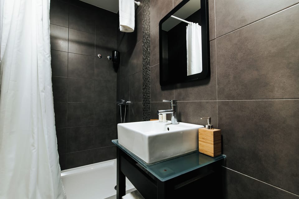 Deluxe Double or Twin Room, Non Smoking, Partial Sea View | Bathroom | Shower, rainfall showerhead, free toiletries, hair dryer