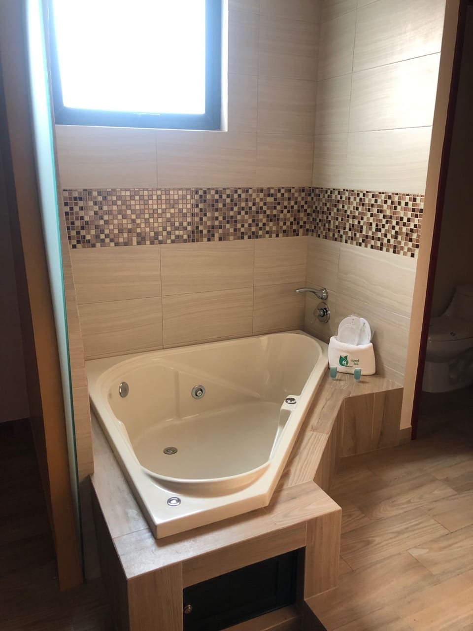 Deluxe Room, Hot Tub | Jetted tub