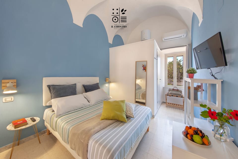 Superior Room | Hypo-allergenic bedding, individually decorated, desk, cribs/infant beds