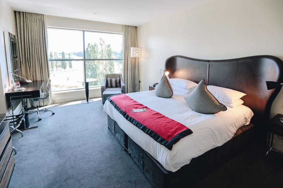 Premium bedding, in-room safe, desk, laptop workspace