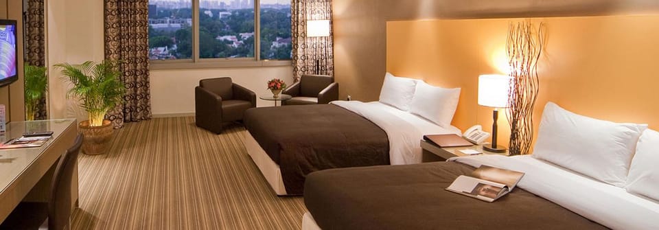 Deluxe Twin Room | In-room safe, desk, soundproofing, WiFi (free)