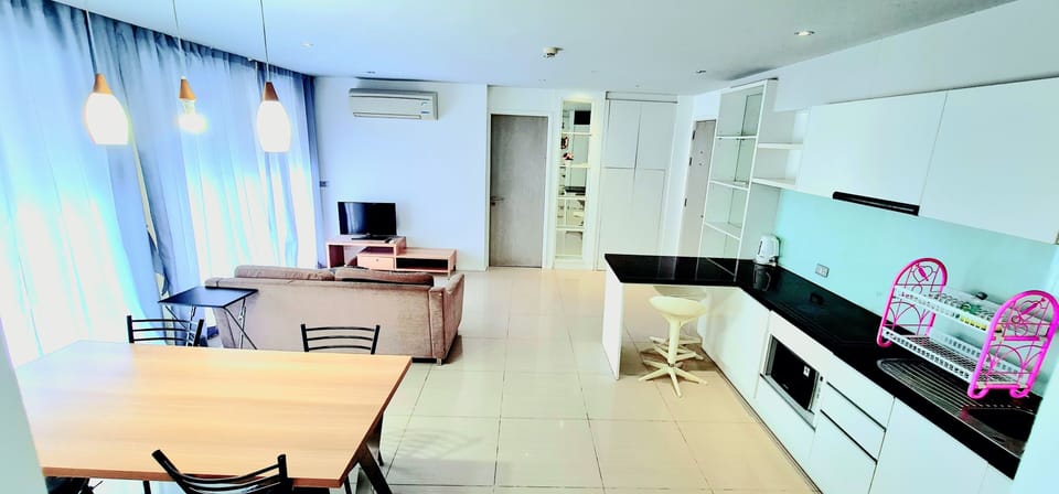 32-inch LCD TV with cable channels, TV, fireplace
