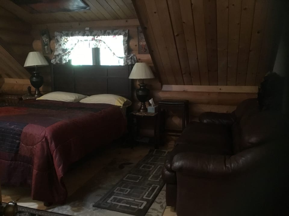 Room, 1 Queen Bed (C) | Desk, WiFi (free), bed sheets